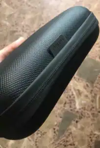 PHILIPS estuche portátil, diseño compacto y elegante.