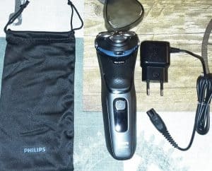 Kit de afeitado Philips: máquina, cargador y estuche incluido.