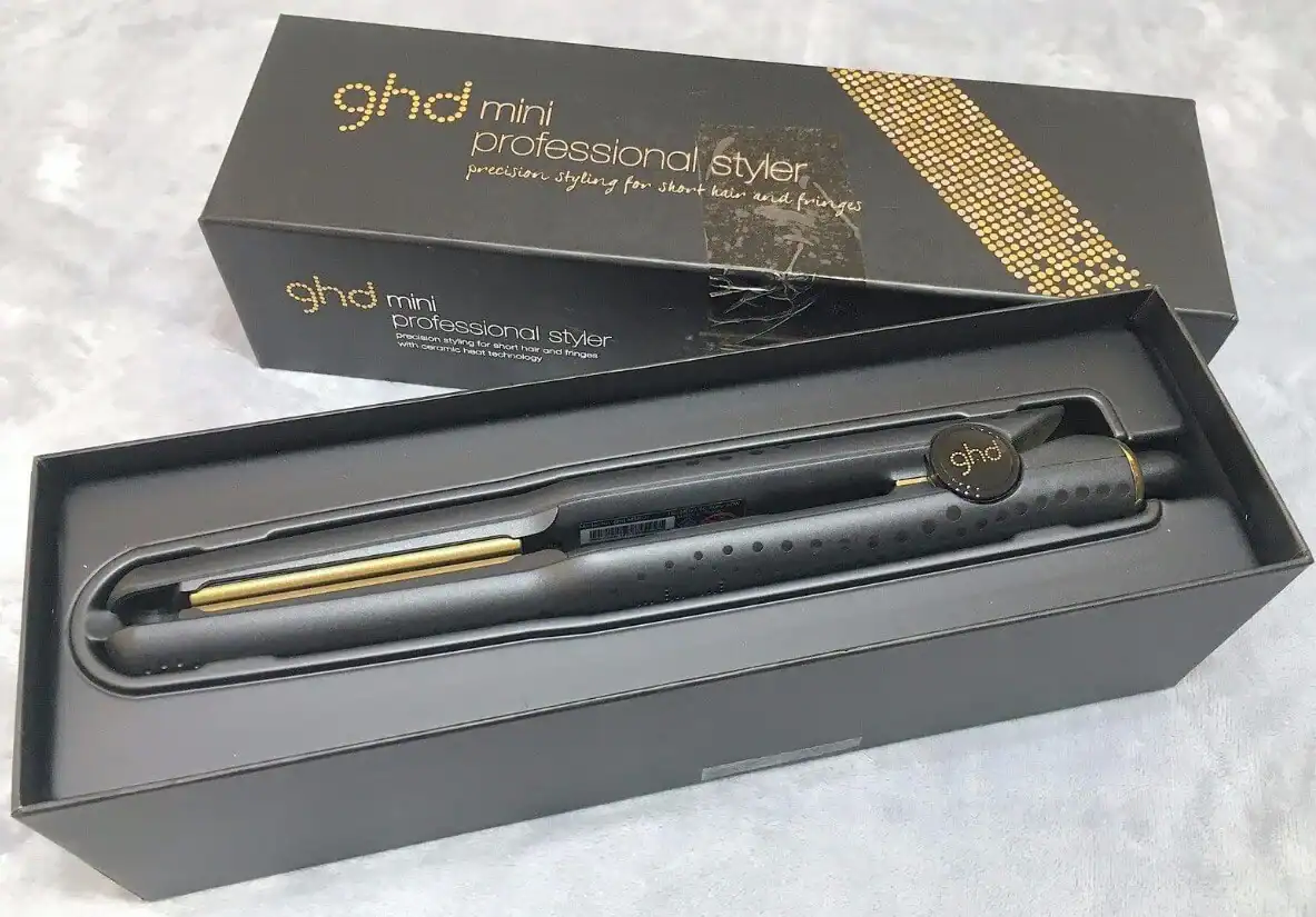4 GHD Mini Styler 3 Plancha de pelo ghd mini negra y dorada