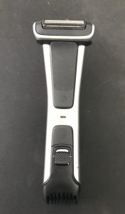 Afeitadora moderna negra y blanca, diseño ergonómico para un afeitado suave.